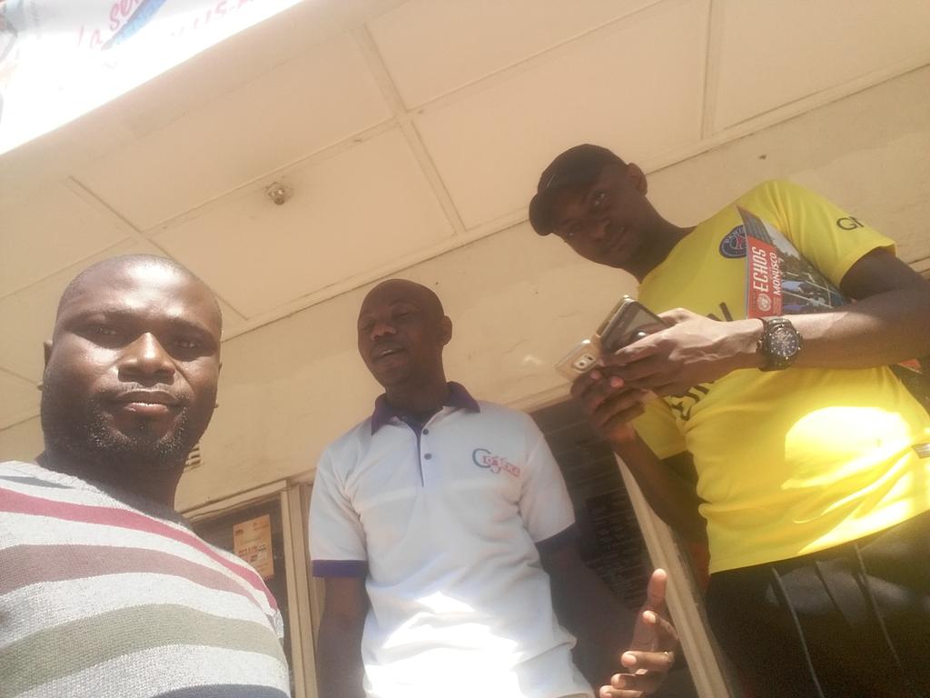 murex720's tweet photo. #COJEKA: Malgré la présence policière chez le Coordo @Ensemble_MK @kyunguwakumwaz1 nous sommes là pour @moise_katumbi @bbcafrique @JTAtv5monde https://t.co/h4IKmJWpLm