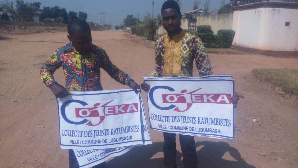 murex720's tweet photo. #COJEKA: Malgré la présence policière chez le Coordo @Ensemble_MK @kyunguwakumwaz1 nous sommes là pour @moise_katumbi @bbcafrique @JTAtv5monde https://t.co/h4IKmJWpLm