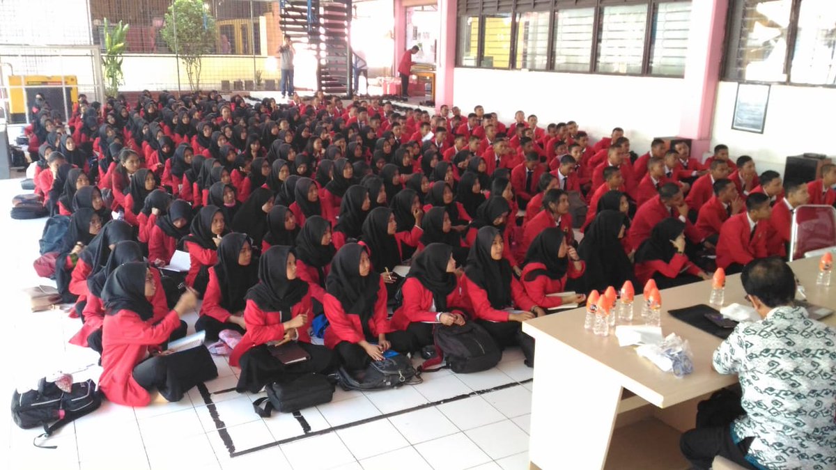 Mahasiswa Baru Perikanan <a href="/hasanuddin_univ/">Universitas Hasanuddin</a> thn 2018, sebanyak 288 orang. selamat menempuh pendidikan sbg mahasiswa, semoga mencerahkan!
