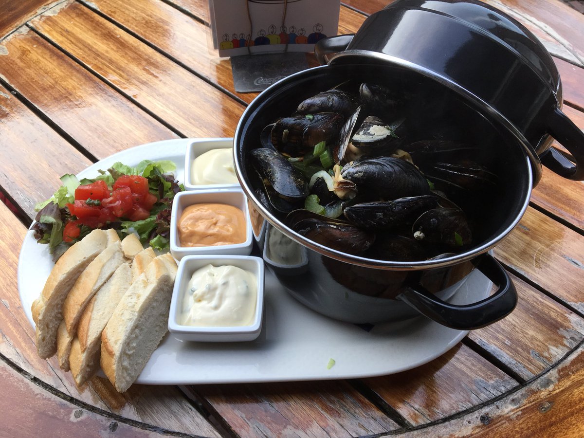 Dit weekend lekker uiteten? Wij hebben weer verse mosselen!