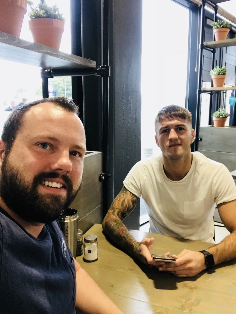 The usual fight day brekkie with @mccullough_marc @skinnykitchen_ when he tells me not to drink too much and I tell him not to get punched too much! #TeamMcCullough #FramptonJackson #WindsorPark