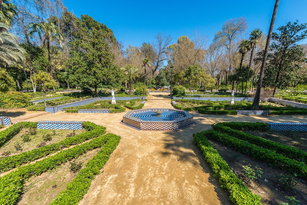 sevillaciudad's tweet photo. The history of #Seville lives in the its centenary #gardens: Maria Luisa ‘s Park, Murillo Gardens, @SevillaAlcazar’s Gardens… Have you visited any of them? https://t.co/6KM1hvRFkm #VisitSeville https://t.co/cleOYoRR8b