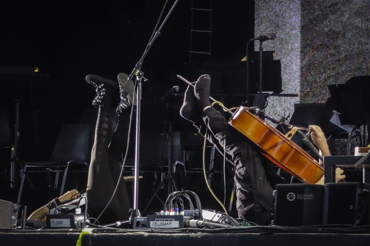 Jen joined Cellogram on stage last night in Tampa and then this happened! • @JenMajura @cellogram99 @daveeggar || 📸: @nh_photo33 • #Cellogram #JenMajura #evanescence