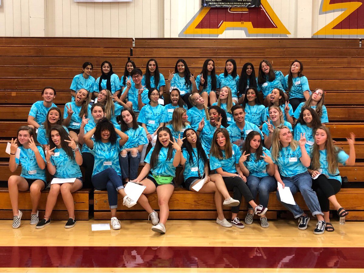 EsperanzaAztecs's tweet photo. Last week, Esperanza’s Link Crew leaders held freshmen orientation and welcomed the Class of 2022 to the Aztec family! We’re excited to have such a dynamic group of freshmen and very proud of the leadership of our Link Crew. #AztecPride #AztecsBTS @pylusd https://t.co/6srXnAErvG