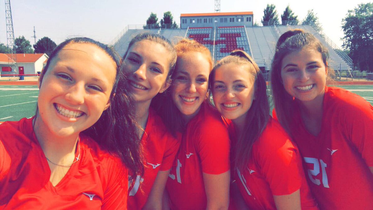 cesolberg2's tweet photo. HBD @sophhieleee 💓💓💓 thanks for being just as obsessed w stranger things as me and helping us all survive vball practice😭😅love you b have an awesome dayyyy #bigdepression #sznthree #slav https://t.co/wRYyoRuQEK