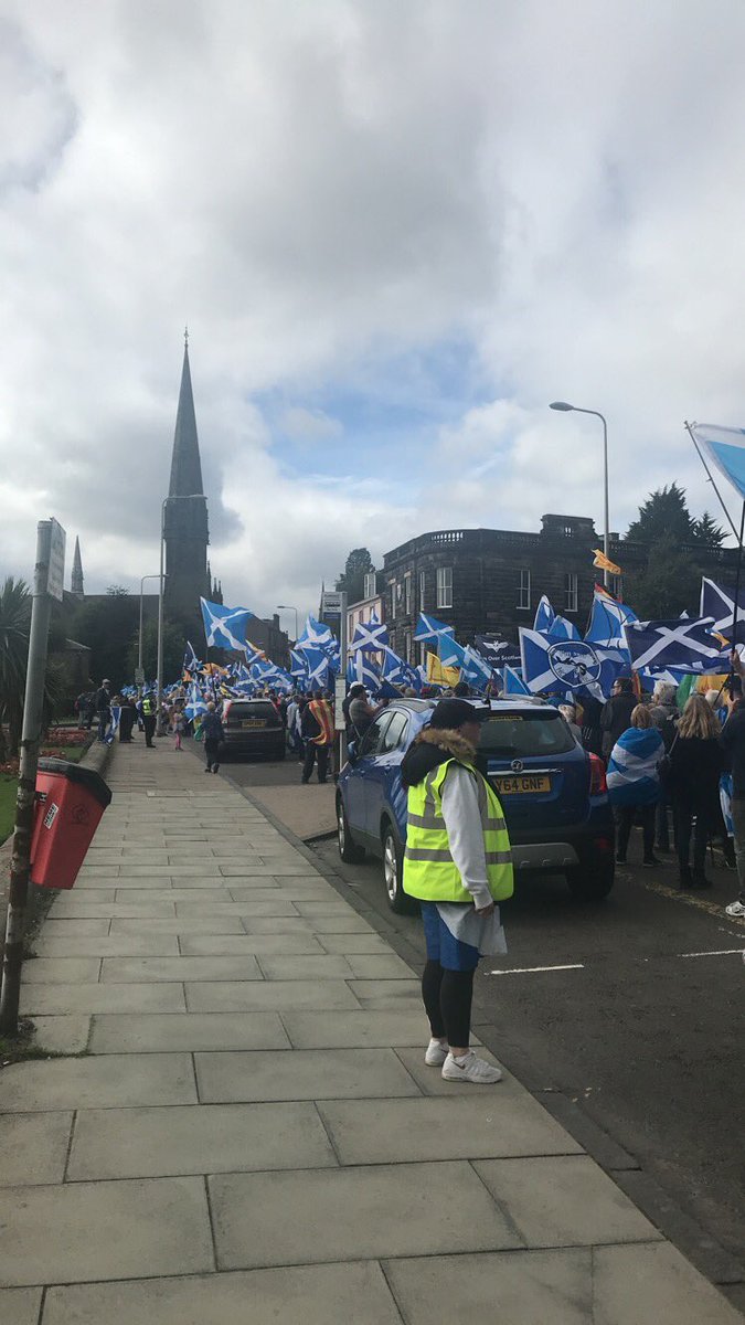 kat_reid's tweet photo. Fantastic morning joining in the all under one banner march for independence through Dundee today. Great turnout at magdalen green approx 16000 #AUOBDundee #dundee #independence https://t.co/zFN2Da9zHO