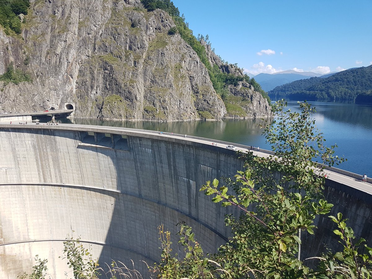 CastelRaid36's tweet image. Jour 16 : Roumanie 🇹🇩
Visite du lac de Vidragu et de son barrage haut de 166m et long de 307m, du lac Baléa, traversé de la route des carpates l'une des plus belles du monde, visite de la capitale Bucarest et de la capitale européenne culturelle 2007 Sibiu et du ravin rouge.