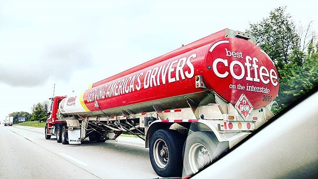 ChelseaMartin20's tweet image. This semi is full of flammable coffee... 😂 Be careful, or you'll get heartburn... ift.tt/2L41BAl