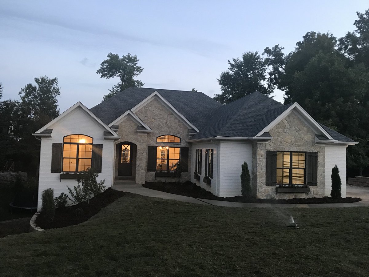 MurphyHomesIN's tweet photo. Looking for weekend plans❓
Come visit us from 1-7 today and tomorrow at the BDASI Parade of Homes! 🏡

👉3573 Lafayette pkwy, Floyds Knobs, IN
👉10044 Whispering Wind Dr., Greenville, IN

#bdasiparadeofhomes #bdasiparadeofhomes2018 #murphyhomessouthernin #customhome #dreamhome https://t.co/ENtkdbS9e4