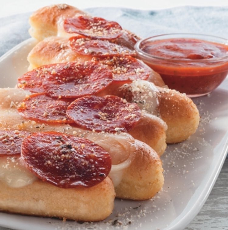 cookbuch's tweet photo. I nominate @Fazolis for @beardfoundation award in part for their new pizza breadsticks #culinary #perfection #salty #delicate #delicious #cheese #garlic https://t.co/bgqQo11Rxg