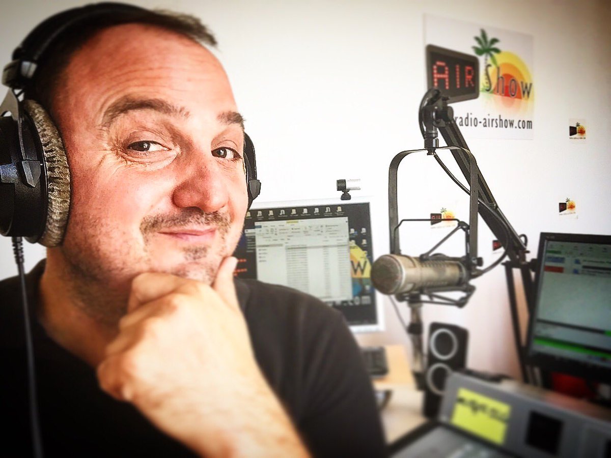 eric_coudert's tweet photo. Trés content de voir que mon programme radio QFDM fait parti de la grille de rentrée de nombreuses radios ! L'aventure continue ... #QFDM #3emesaison https://t.co/GLRf0holkp