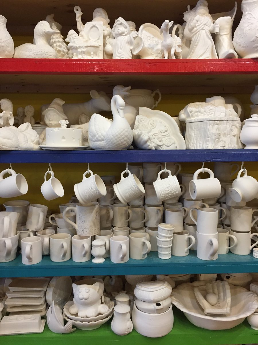 XrayNatalie's tweet image. After work activity this week was at Clay Cafe! Stress relieving &amp;amp; great fun bringing handmade gifts home🇨🇦
#ClayCafeHalifax #claycafe #GroupActivity #Creative #Canada #WorkExchange