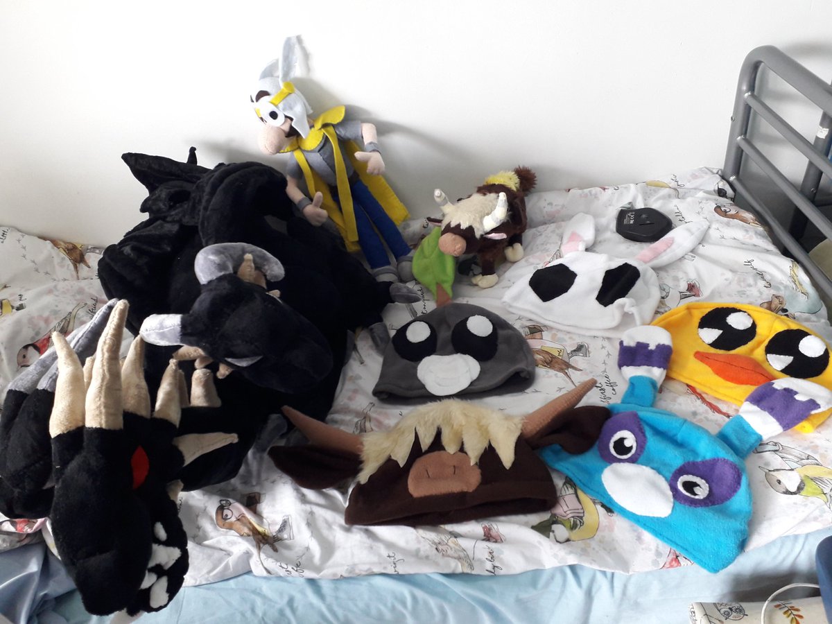 PlushieTumRs's tweet image. These things are going up for auction at thisyear rf charity picnic. Rs themed beanie hats and the prez/baroo/kbd plush. All money for special effects. @RunefestChatter @RuneFest