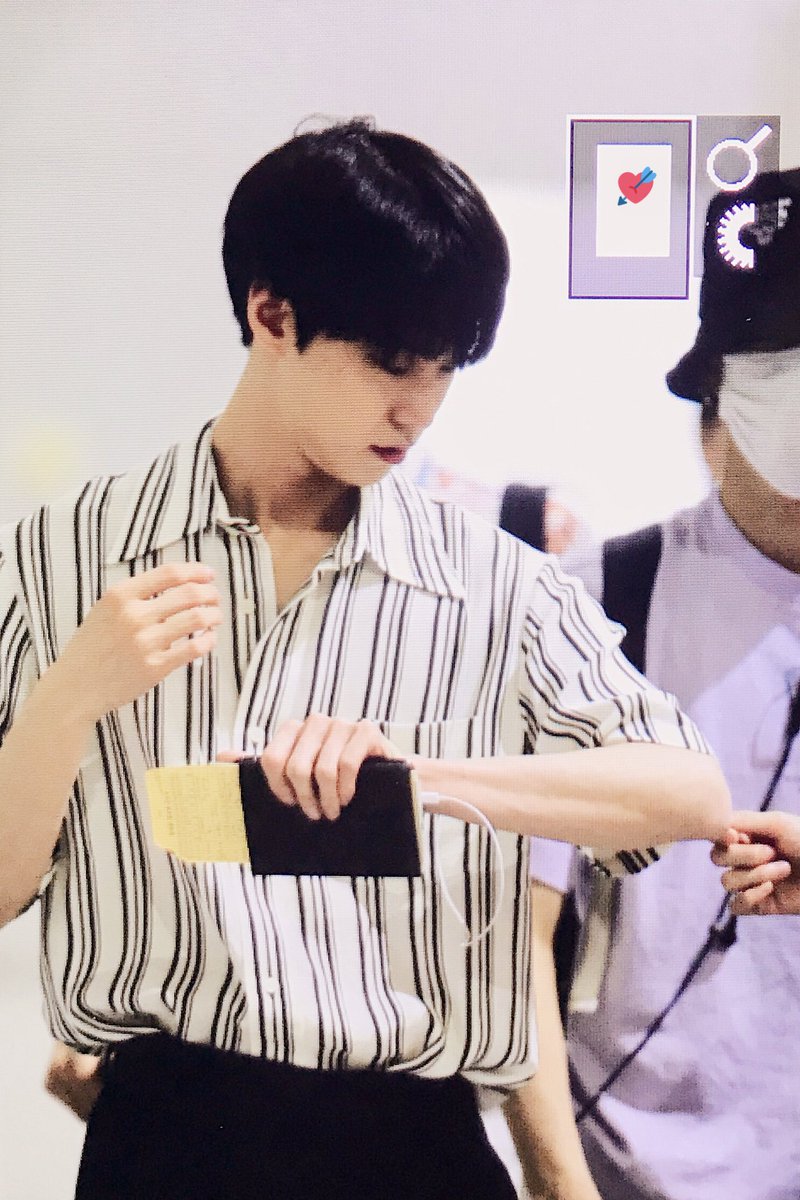 shot_a_love's tweet photo. 180818 KIX #도영 https://t.co/gJ4DBCLi8d