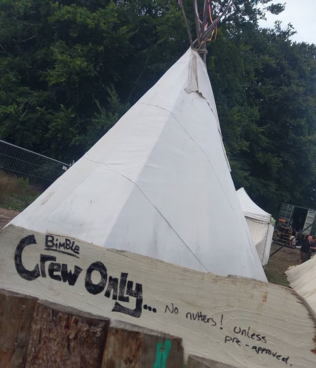 littlegingerkid's tweet photo. I think I class as a "pre-approved nutter"
#proud #oxfamstewards #oxfamstewarding #beautifuldays #bimbleinn #festival #music #wereallgoingonabearhunt https://t.co/EStTwe7MVs https://t.co/e47eAL6O3Y