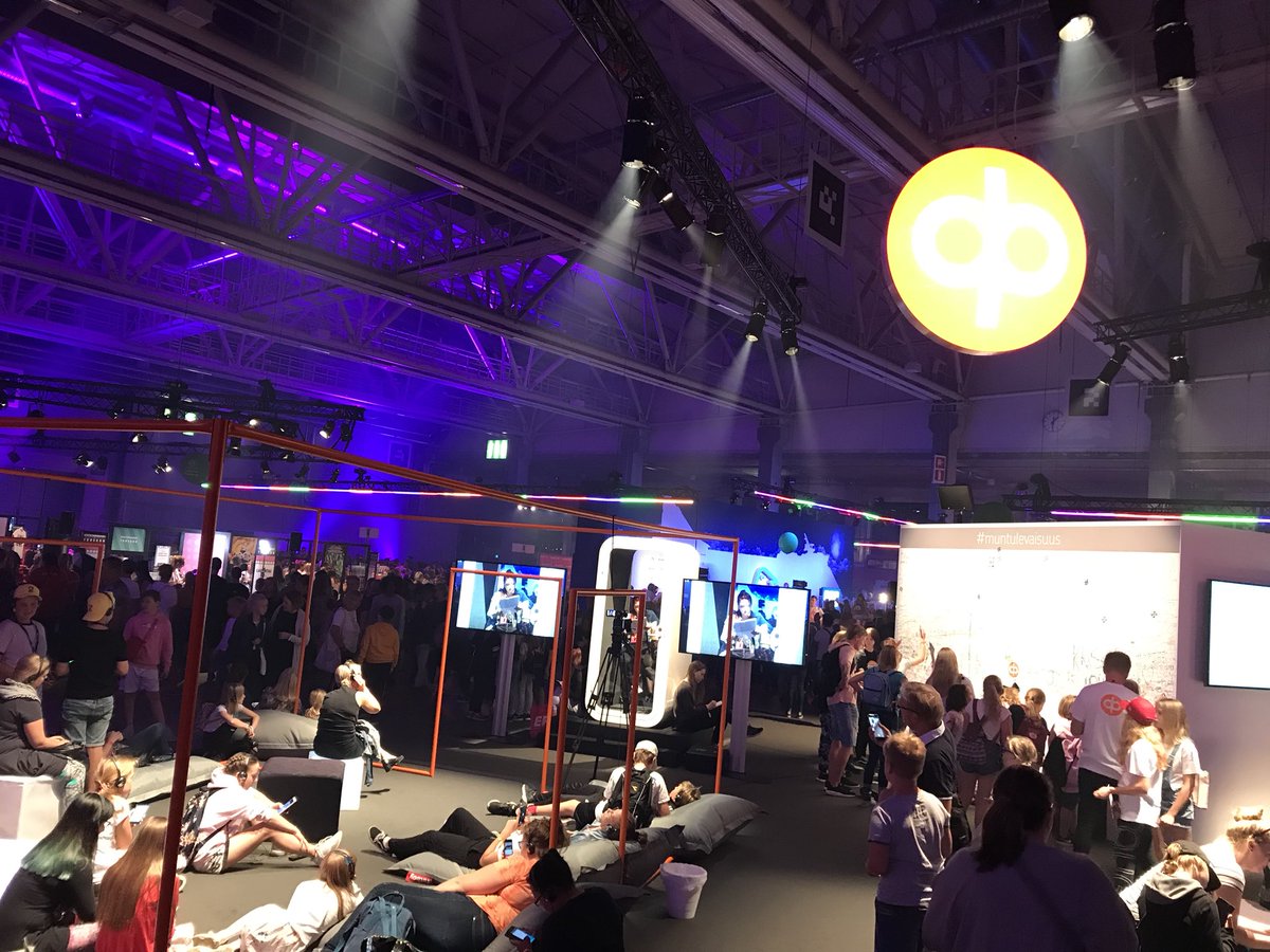 Jos alkaa Tubeconissa jalka painamaan, niin tervetuloa 
rauhoittumaan  #OPHelsinki standille. Säkkituolit ja asmr helpottaa kummasti 🙏☺️
#tubecon2018