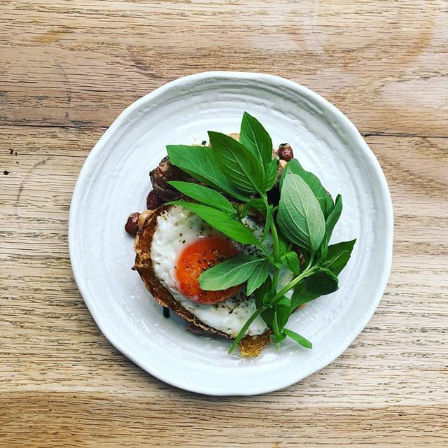 legsrestaurant's tweet photo. Braised sausage, fried egg, beans. Today, maybe tomorrow, lunch time. https://t.co/JZJFEWkCg6 https://t.co/PJVeQkhjjw