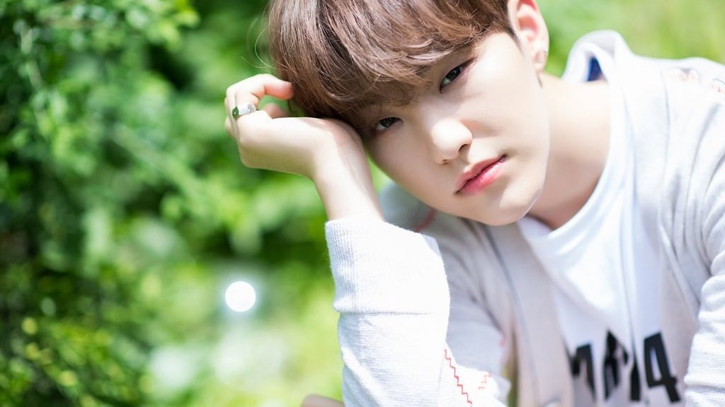 Close サランちゃんはジョンハンの反応を見たのか今にも泣きそうな状態だ そりゃ一番好きなメンバーにそんな反応 されたらな サランおかえり え なんか泣きそうだけど 続々と揃っていくメンバー達 メンバーが泣きそうなサランちゃんを慰めて