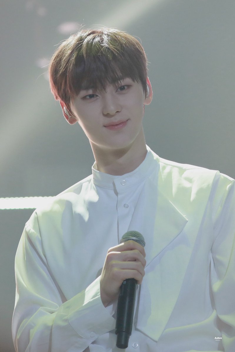 Ashes_mh's tweet photo. 2018.08.17 눈빛이ㅠㅠㅠㅠ

#민현 #황민현 #minhyun #워너원 #wannaone https://t.co/f694hsUPH1