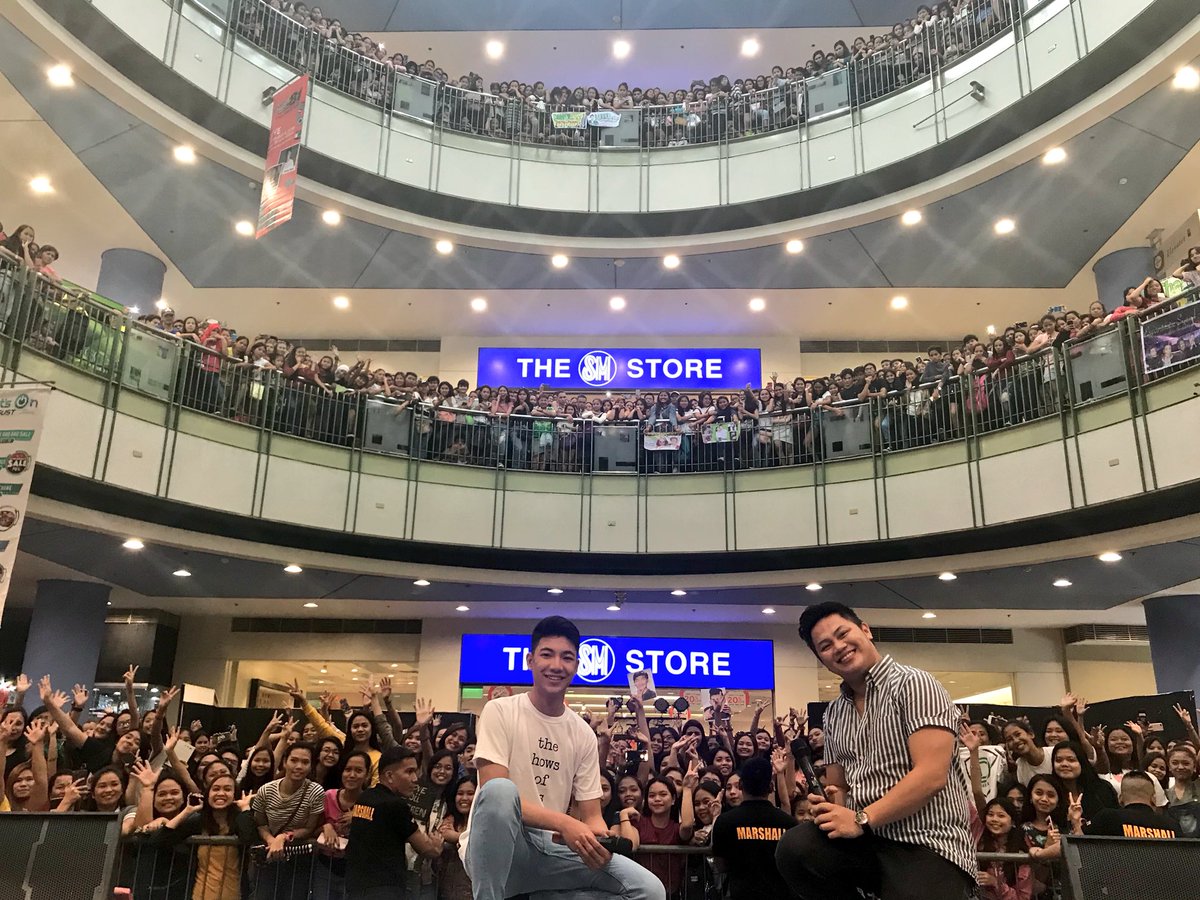 Espanto2001's tweet photo. Thank you po, SM Bicutan and Ayala Malls Circuit! #TheHowsOfUs #NationwideTHOUr Salamat din po dahil trending tayo today! https://t.co/v2Od4nzfA9