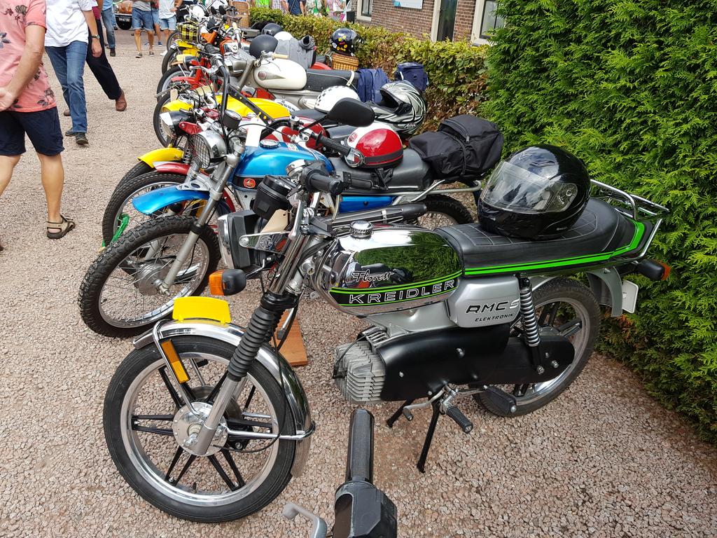 tenkatejan's tweet image. Heel veel belangstelling voor de @oldtimerdag Ruinerwold. Hulde aan alle vrijwilligers die dit mogelijk maken @GemDeWolden Ook nog enig jeugdsentiment #kreidler