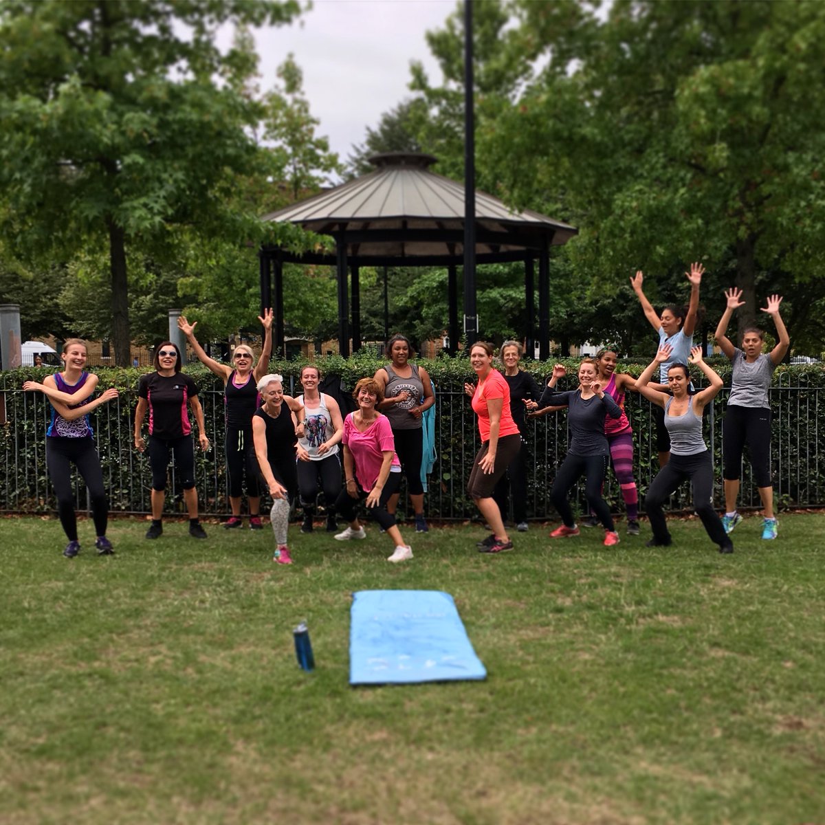 Super Saturday in Limehouse for <a href="/OurParksUK/">Our Parks</a> classes 😀 #turnuptoneup #naturesgym #madetomove #towerhamletsnow