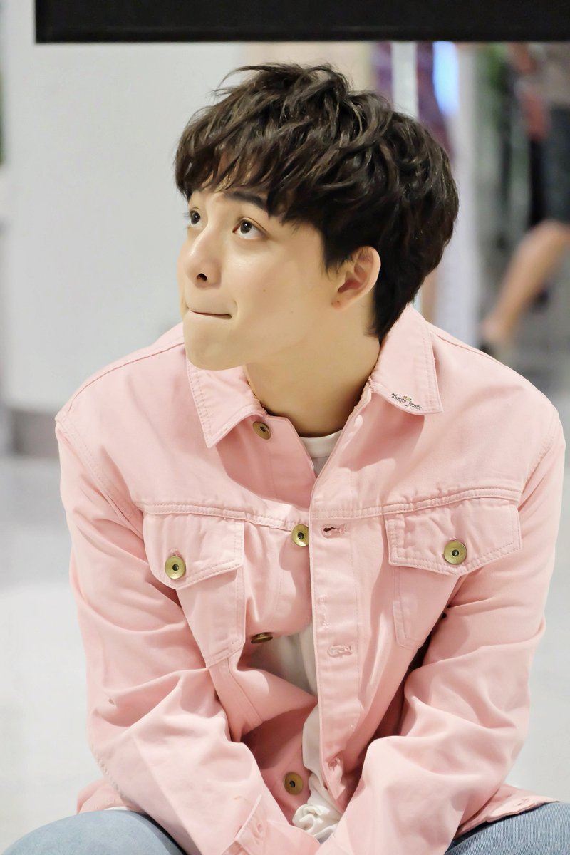 bbasjtr_family's tweet photo. ข้างบนสบายดีไหมคับ 

*เอิ่มมมม อยู่ข้างล่างกะข้างหน้ากันนี่ ดันมองข้างบน 😅*

#LOOKSที่ใช่  
#Inspiresthenewyou   
#สวยครบจบที่เดียว  
#บาสเด็กอ้วนที่แท้จริง https://t.co/3eAYNwXEUt
