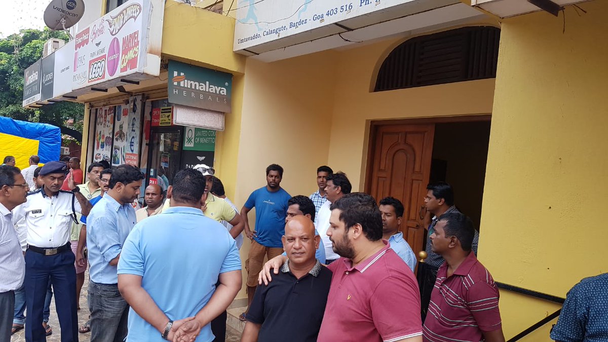 MichaelLobo76's tweet photo. Inspected the construction of new footpath from Calangute Baga junction to Baga Beach providing parking for 2 wheeler and 4 wheeler vehicles, along with Traffic Police, officials and residents. #Together4Calangute #TransformCalangute https://t.co/GlGLDmeist