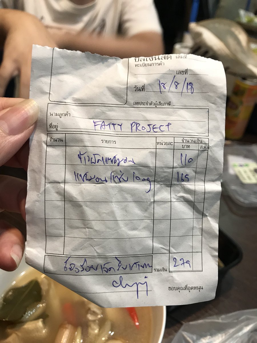 Chifatcat's tweet image. สั่ง #fattyproject จาก #Grabfood บอกเลยว่าเฟลมาก ไม่ตรงปกเลย ข้าวผัดแฉะ เหม็นๆ ปลาก็แบบบ...เศษปลา เศษปลาาา คือไม่รู้เพราะโปร1+1 เลยห่วยหรือยังไงอะ แต่แบบ #ไม่อร่อยอย่าแดก  #ไม่ตรงปก เสียใจมากน่าจะสั่งเคเอฟซี 55555