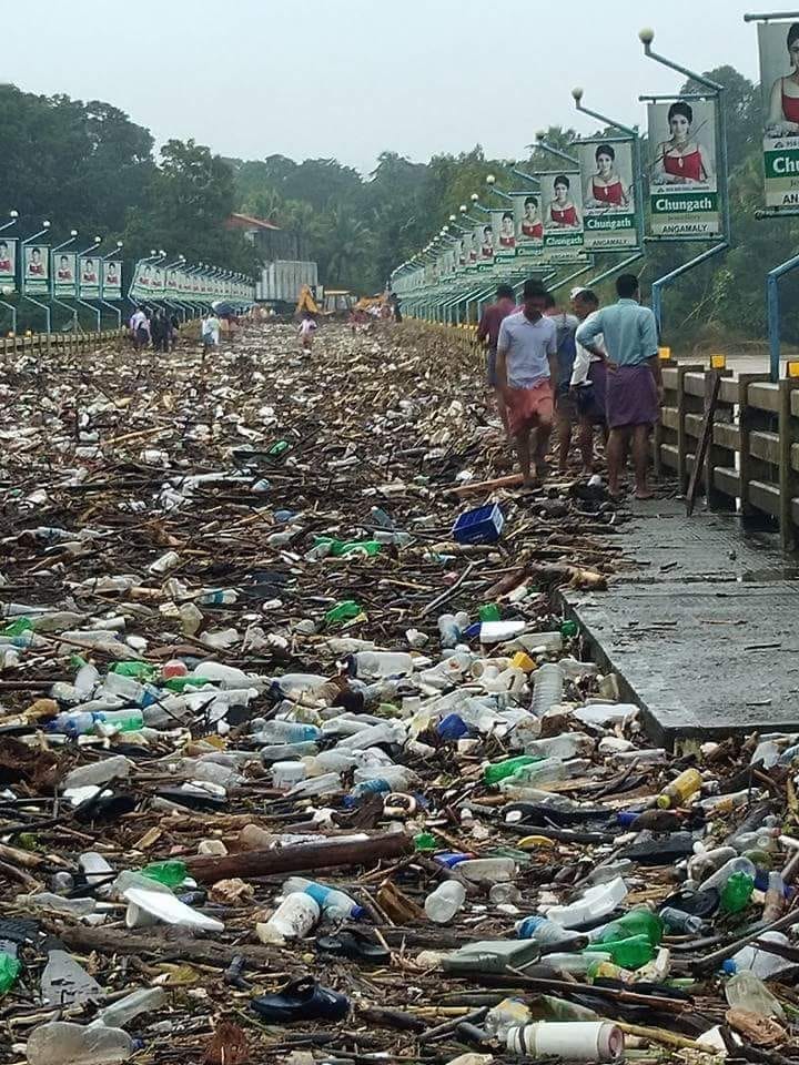 Anandagundurao's tweet photo. A bridge after the flood receded in Cochin. Garbage in and garbage out. When we are so ruthless with our habits, how long the patience of nature will lost? Sympathies to Kerala people but is there not a lesson for us Indians? https://t.co/VmEelNkfNc