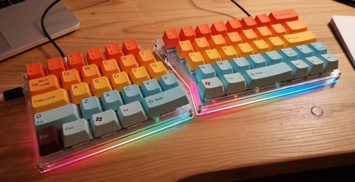 ゆかり𓂙 A Twitter Mint60の予約販売ただいまより開始です リンクよりご注文をお願いします 今回の予約販売限定でプレートは3種類 キースイッチは7種類 キーキャップは5種類とラインナップを増やしています 募集期間は8 26 23 59までです この夏のビッグ