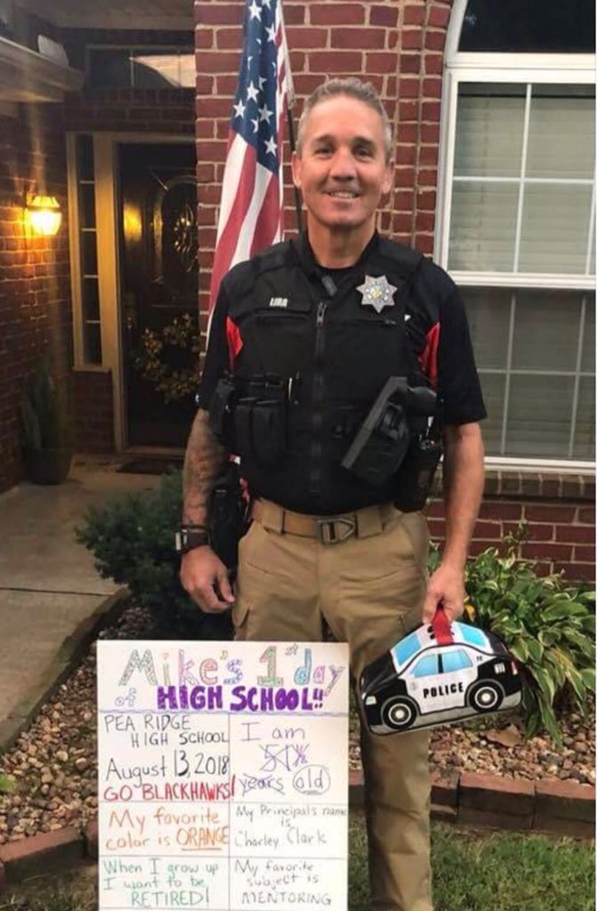 PeaRidgeMBA_HS's tweet photo. Our new SRO Mike Lira had a great first day of school. This man works hard to keep PRHS safe and communicates well with our students. Welcome aboard! #teamblackhawk https://t.co/XZytlIaIJo