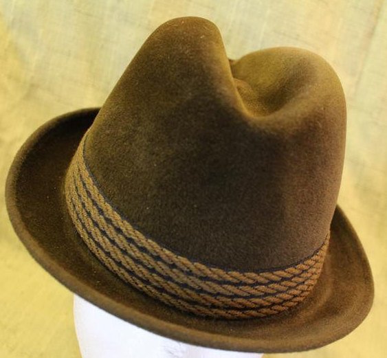 atticesoterica's tweet photo. Vintage Olive Green Dobbs Velour Fedora Trilby Tyrolean Alpine Men's Hat Size 7 1/8 https://t.co/SuajUBponM #AtticEsoterica #Etsy #Vintage #DobbsHat https://t.co/4qUPPCYPhK