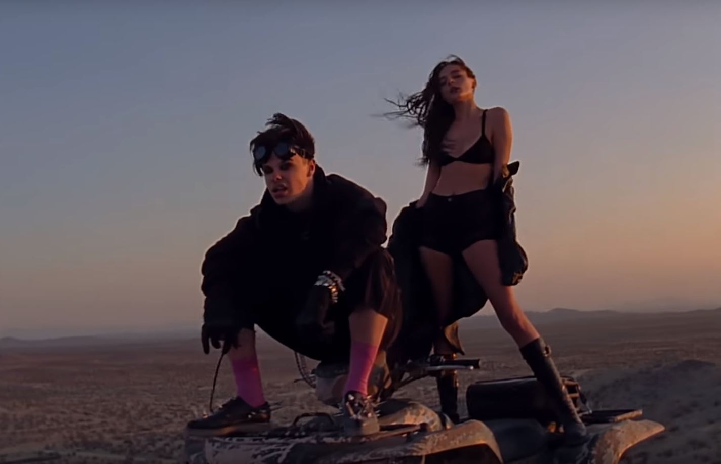 Live Nation UK على X: "ICYMI: @yungblud and @charlottelawr's new track 'Falling Skies' is absolutely incredible 🙌 Give it a spin 👉 https://t.co/yssiYDHLO2 https://t.co/HuG5WeuwpY" / X