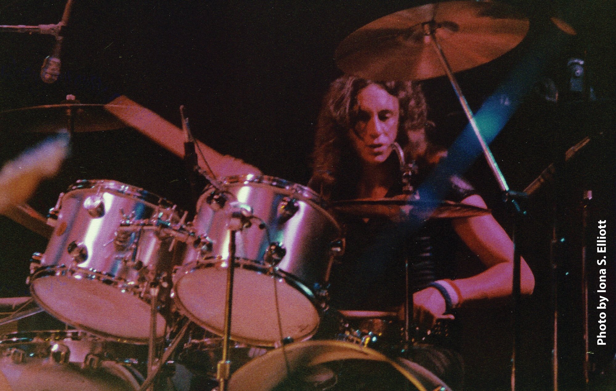 Happy birthday to original
Foreigner drummer, Dennis Elliott. 