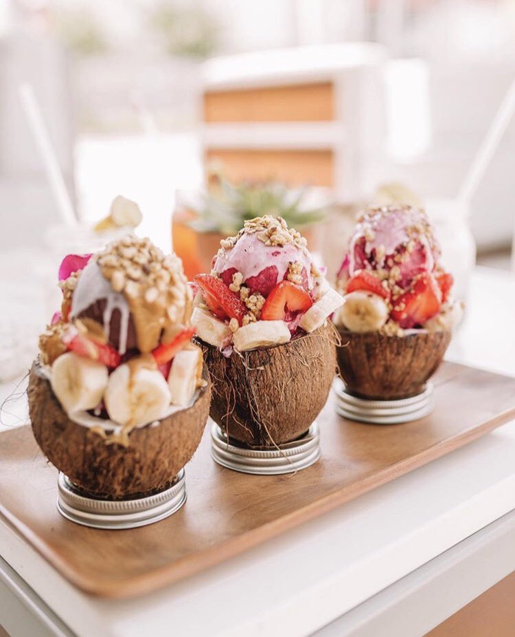 purpleoceansfb's tweet photo. Coco obsession 🤤 #coconuts #acaibowl #pitayabowl #vegan #plantbased https://t.co/xHgtqZEA3s
