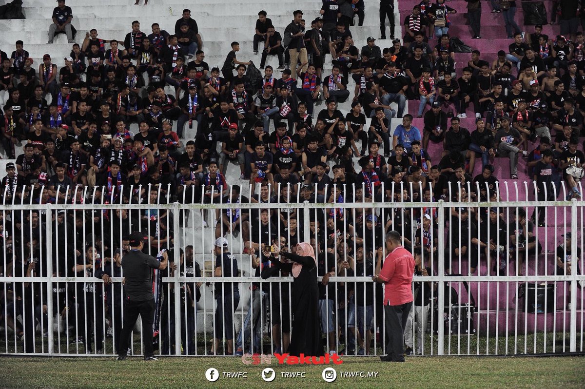 TRWFC's tweet photo. 17 Ogos 2018 - Antara detik-detik menarik perlawanan Unifi Piala Malaysia antara Kelantan dan JDT I yang dimenangi Kelantan dengan jaringan 1-0.

Sepakan penalti Cristiano Santos di penghujung babak pertama sudah cukup memastikan Kelantan mengutip 3 mata penuh di Kota Bharu. https://t.co/okEM2MOTlI