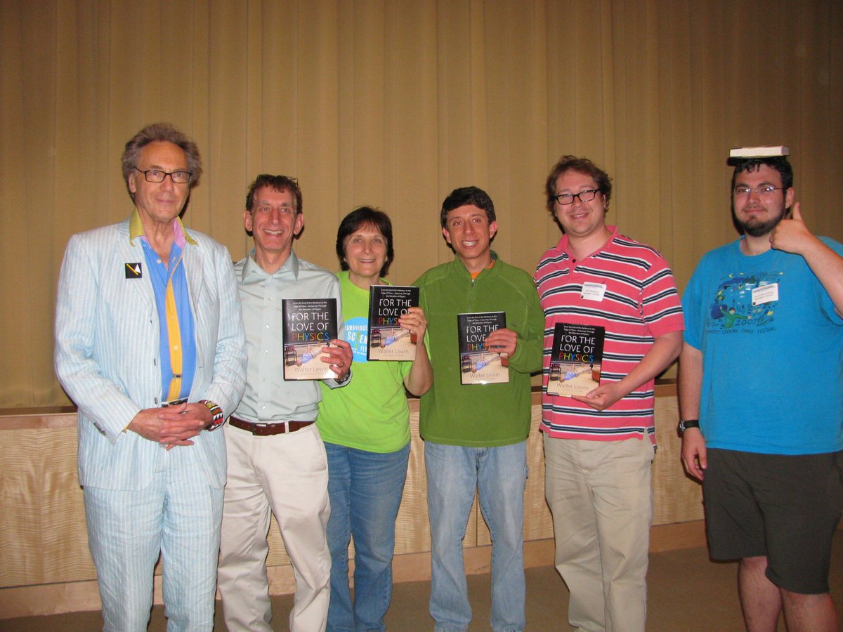 walter_club's tweet photo. Some of the BESTs from MIT Science Trivia 2011. He's also event's moderator. #4TLOP https://t.co/FTd7qlDW8R