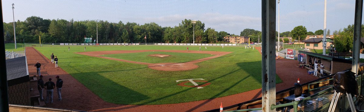 SJAElgin's tweet photo. It's a great morning for #baseball at #EmslieField Come and enjoy our favourite pastime. Stop in and say hi to our #volunteers on scene keeping players and spectators safe #firstaid #savinglives #SaturdayMorning #FirstResponders #stthomasproud #BaseballOntario https://t.co/euoxha95gC