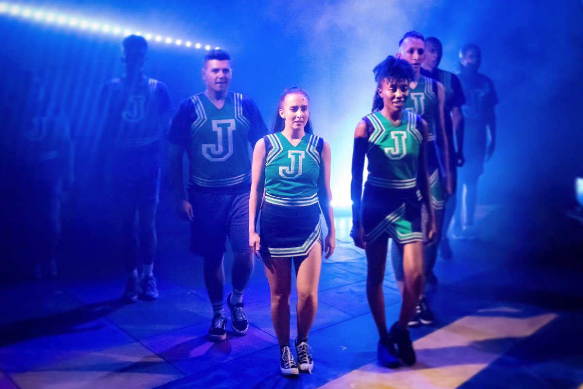 OnceIslandLDN's tweet image. Walking into a #SoldOut #DoubleShowDay Like....

#rahrahsisboombah 📣#BringItOnLDN #gojackson @swkplay #SquadGoals