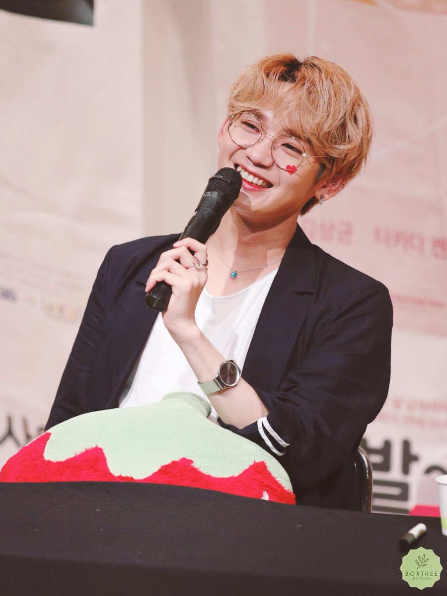 boxtree_0110's tweet photo. 20180818 맨발의 디바 팬싸 켄타🍓🌿

#켄타 #KENTA #타카다켄타
#맨발의디바 #ケンタ
#髙田健太 #高田健太 #JBJ95  @kenta_starroad https://t.co/QAEvLrSCxQ