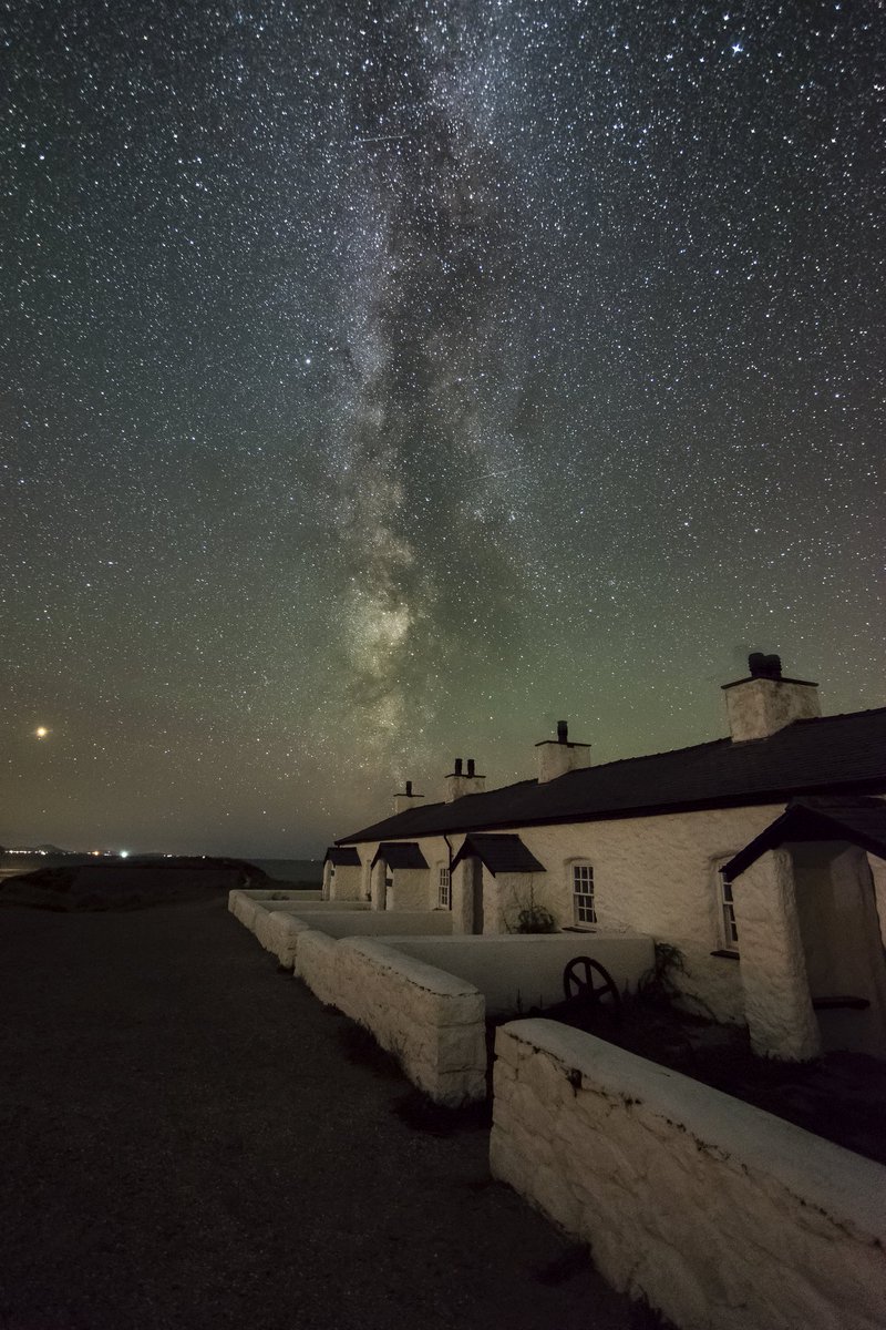 Pilot cottages on #ynysllanddwyn #anglesey #NorthWales last week. A stunning location and a beautiful clear night. #milkyway #longexposure #astrophotography #milkywaychasers #universe #astrophoto #astronomy #astrography #stars #cosmos #exploration #astronaut #fantastic #longexpo