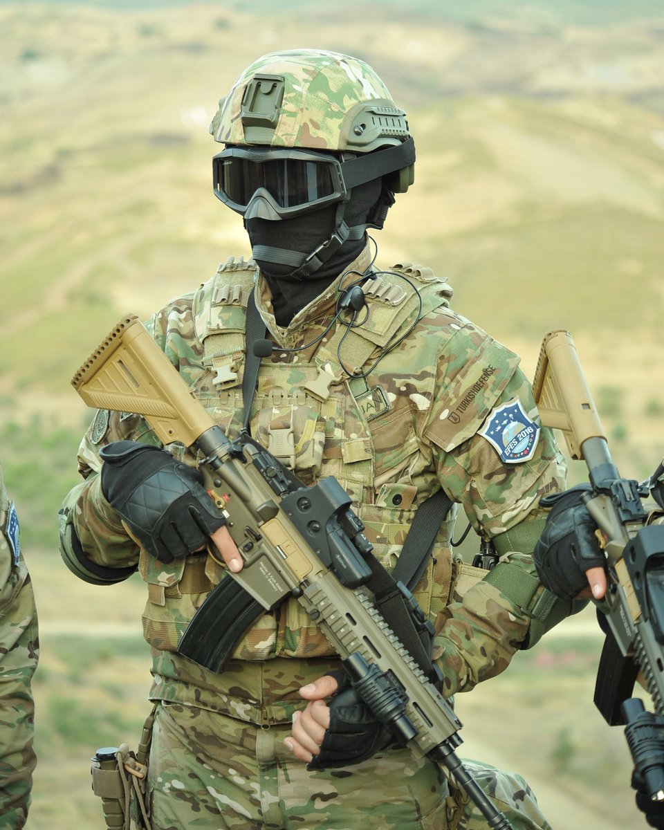 turkishdefense1's tweet photo. Biz iki devlet bir milletiz!
Azerbaycan Özel Kuvvetleri / Azerbaijan Special Forces 🇹🇷🇦🇿
#Türkiye #Azerbaycan #turkishdefense #MilletBirHedefBir #efes2018 https://t.co/1zL5IxWw9i