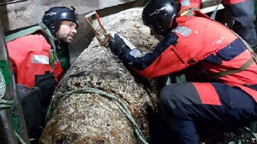 Normandythennow's tweet photo. French trawler nets 1 ton WWII bomb that can explode with one wrong move - 2n. miles out to sea from Grand Camp Maisy https://t.co/Vs8MIILLV2 Headed for @MaisyBattery ? #NormandyThen #Normandy https://t.co/ydYkb1QMfw