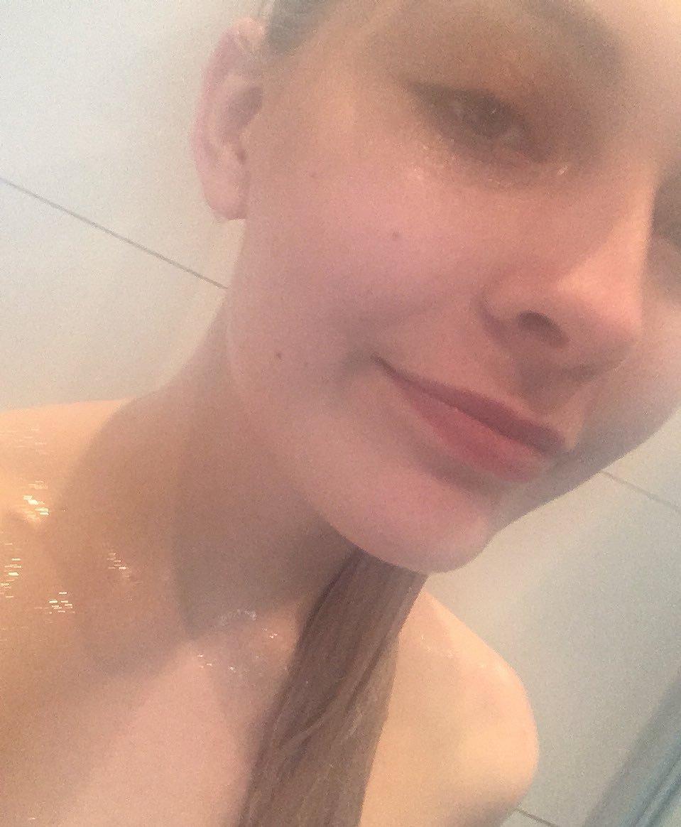 Shower selfie? Shower selfie! (Here you go @Dorest0rm ), image size:959x1164