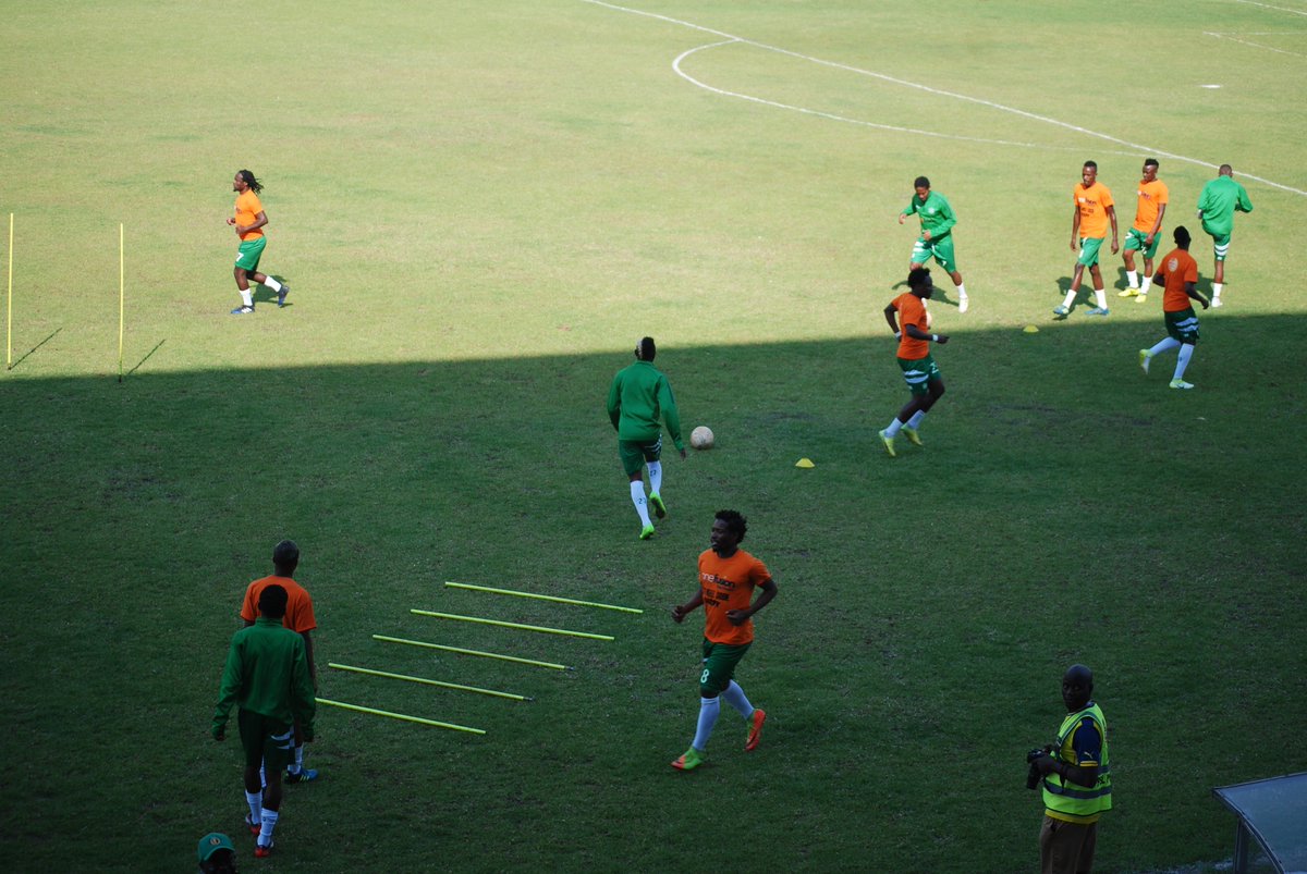 SportBriefZW's tweet photo. Caps United Warming up as they prepare to square off with @HerentalsFc #HerCap #CLPSL MatchDay 22 https://t.co/KNDmz29uFO