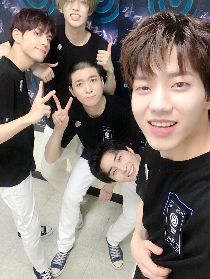 day6official's tweet photo. DAY6 1ST WORLD TOUR 'Youth'
🌱BUSAN 2018.8.18

데이식스의 자랑✨ 마이데이 오늘도 최고❣️

#DAY6 #데이식스 
#Youth https://t.co/x4L5DYubLB