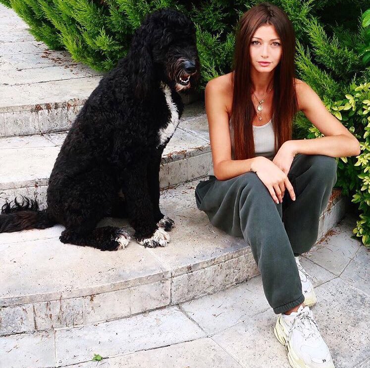 BeTheOne_El's tweet photo. She's so beautiful,  A sunhine ☀🍀 https://t.co/4uCTfqAEiw