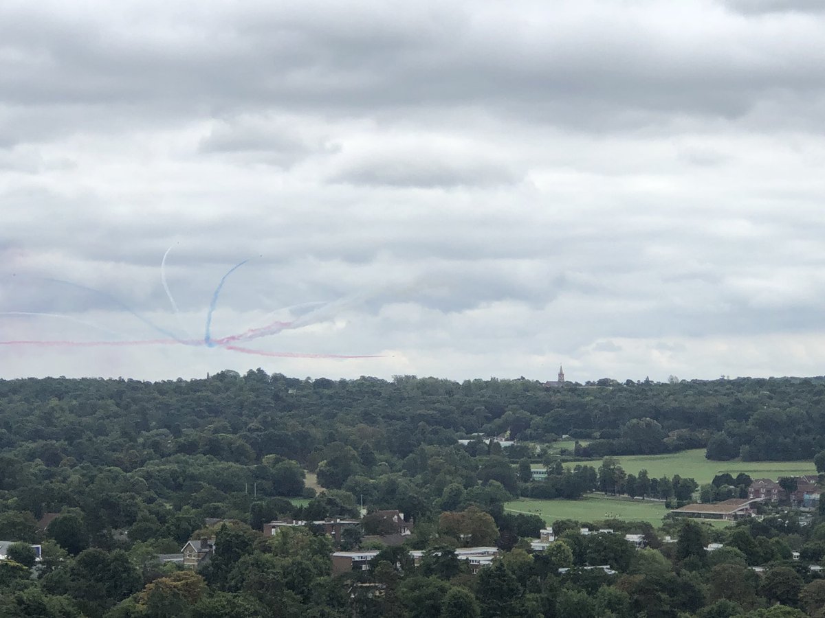 empen's tweet image. Just caught the #RedArrows flying back to #BigginHillAirshow