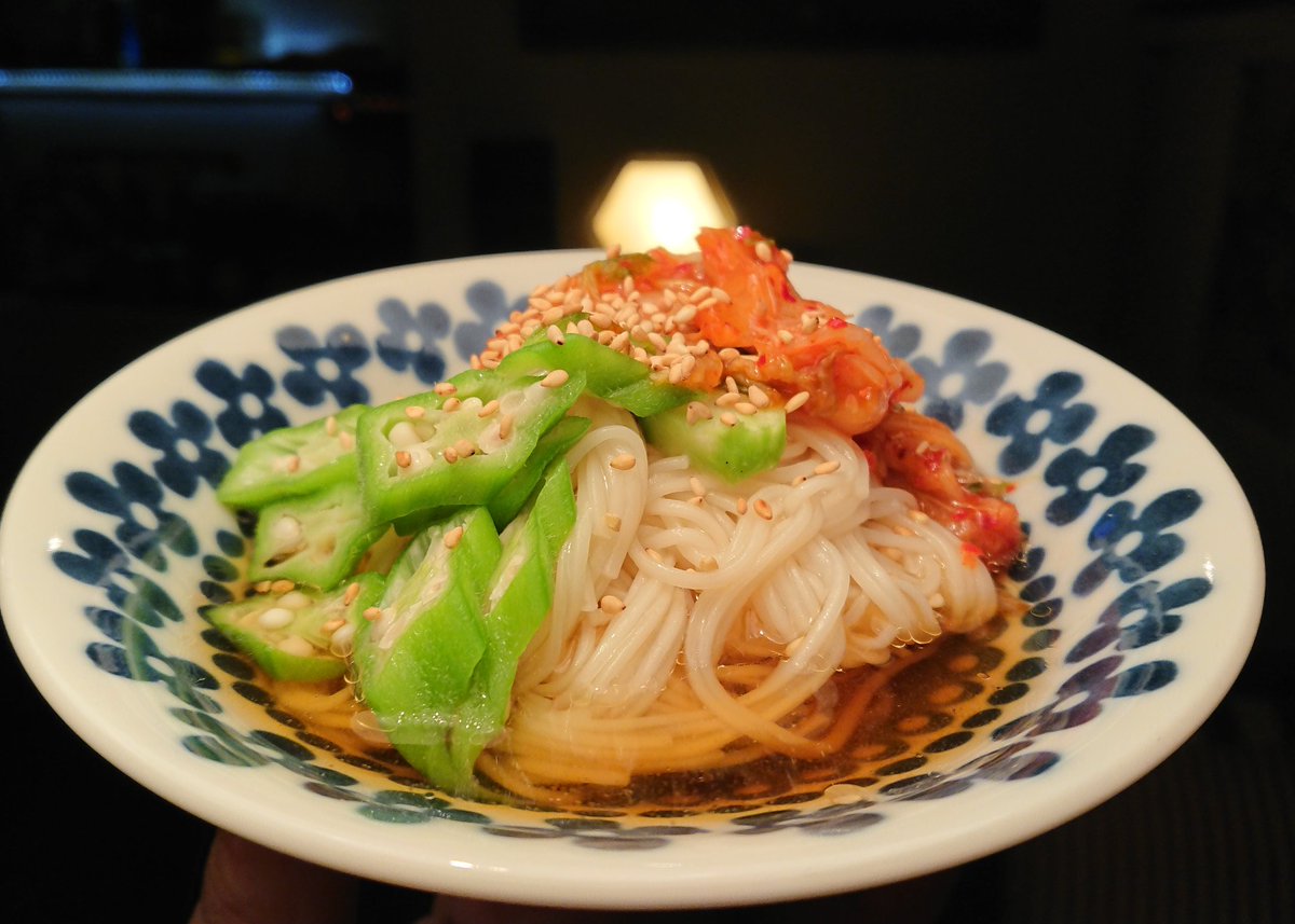 gin_bar_kotetsu's tweet photo. 新お万菜❗本日より発売‼️
●オクラとキムチのぶっかけ素麺
ねばねばのオクラと旨味のキムチ❗胡麻油の効いた、ぶっかけツユ‼️夏の疲れた胃に、飲みの〆に
ツルーと一皿、是非💕さぁ、召し上がれ🎵
#はい最高です #gin_bar #只今34種類のgin #ginとお万菜と私 @gin_bar_kotetsu https://t.co/5yOyOruTGh